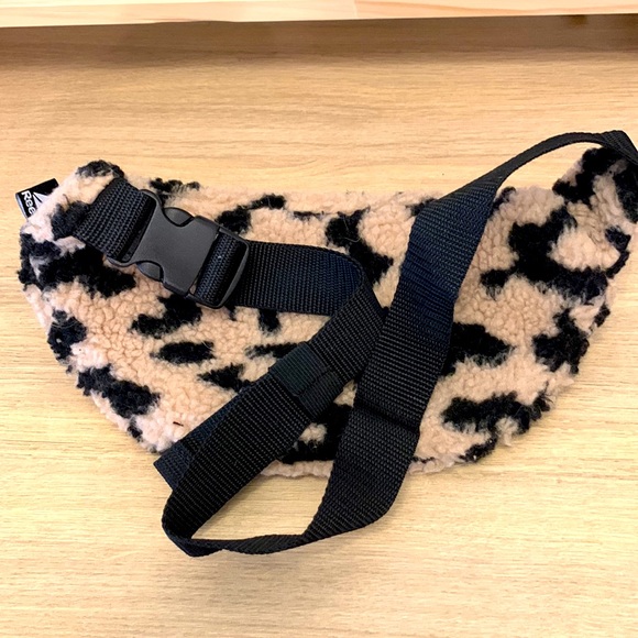 Leopard Reebok Fanny Pack - Picture 3 of 6